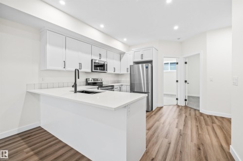10934 132 Street, Edmonton, AB - Indoor Photo Showing Kitchen With Upgraded Kitchen