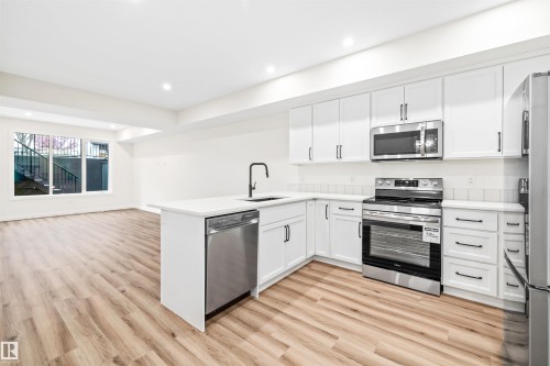 10934 132 Street, Edmonton, AB - Indoor Photo Showing Kitchen With Upgraded Kitchen