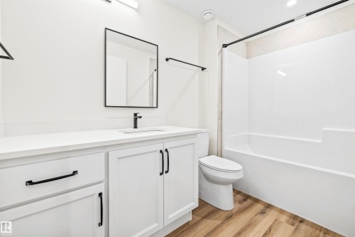 10934 132 Street, Edmonton, AB - Indoor Photo Showing Bathroom