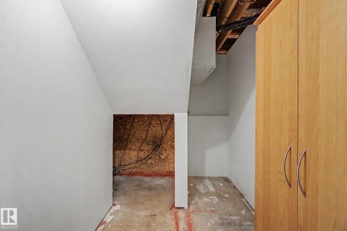 2211 Millbourne Road Nw, Edmonton, AB - Indoor Photo Showing Other Room