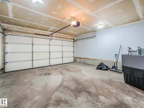 172 5604 199 Street, Edmonton, AB - Indoor Photo Showing Garage