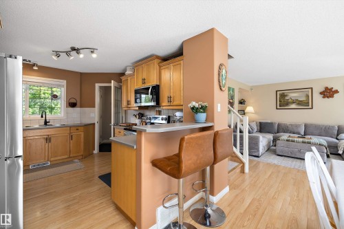 33 Lamplight Drive, Spruce Grove, AB 