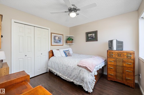 33 Lamplight Drive, Spruce Grove, AB 