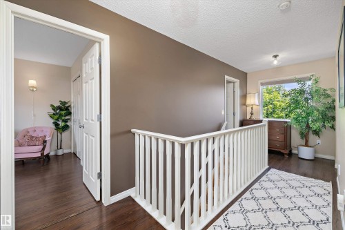33 Lamplight Drive, Spruce Grove, AB 