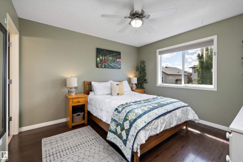 33 Lamplight Drive, Spruce Grove, AB 