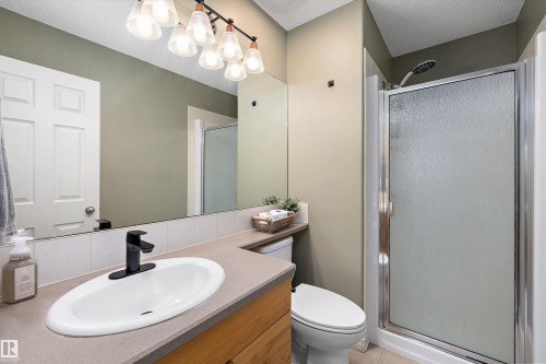 33 Lamplight Drive, Spruce Grove, AB 