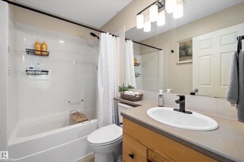33 Lamplight Drive, Spruce Grove, AB 