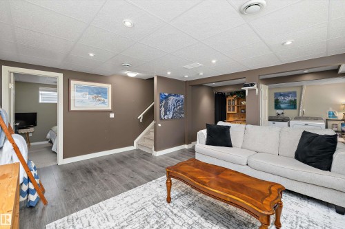33 Lamplight Drive, Spruce Grove, AB 