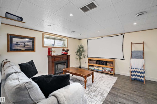 33 Lamplight Drive, Spruce Grove, AB 