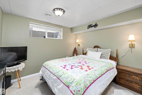 33 Lamplight Drive, Spruce Grove, AB 