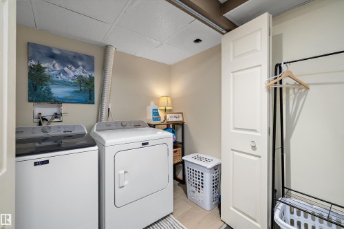 33 Lamplight Drive, Spruce Grove, AB 