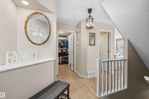 33 Lamplight Drive, Spruce Grove, AB 