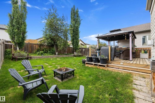 33 Lamplight Drive, Spruce Grove, AB 