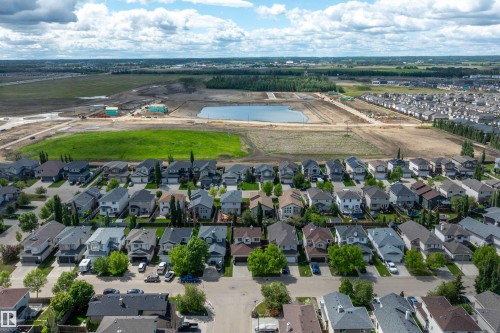 33 Lamplight Drive, Spruce Grove, AB 