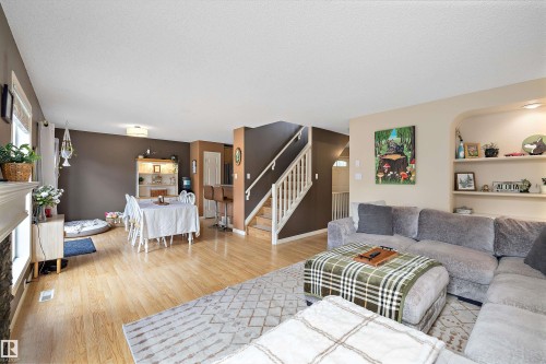 33 Lamplight Drive, Spruce Grove, AB 
