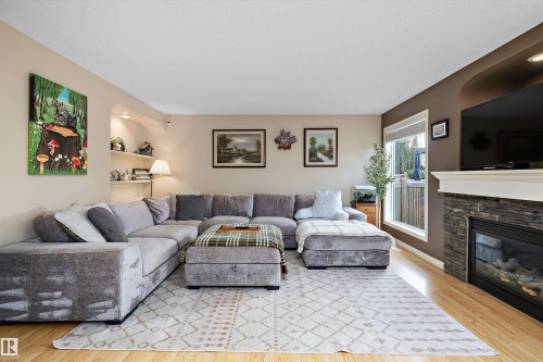 33 Lamplight Drive, Spruce Grove, AB 