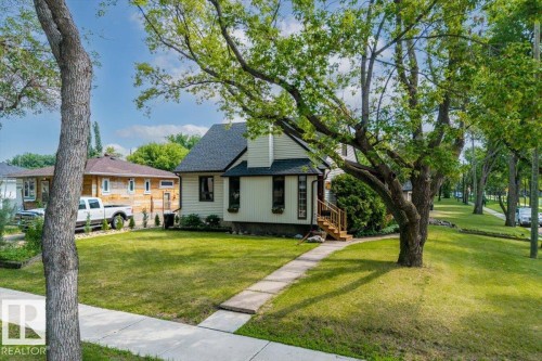 Traditional-style residence with light-colored siding and dark roofline - 11603 70 Street Nw, Edmonton, AB 