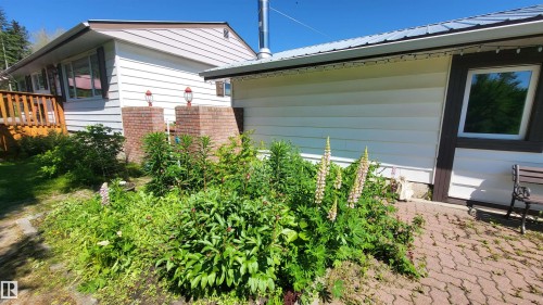 5004 50 Avenue, Evansburg, AB 