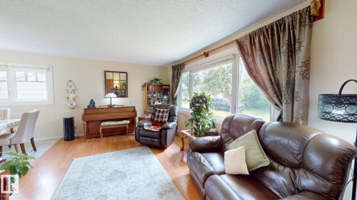 5004 50 Avenue, Evansburg, AB 