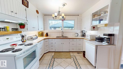 5004 50 Avenue, Evansburg, AB 