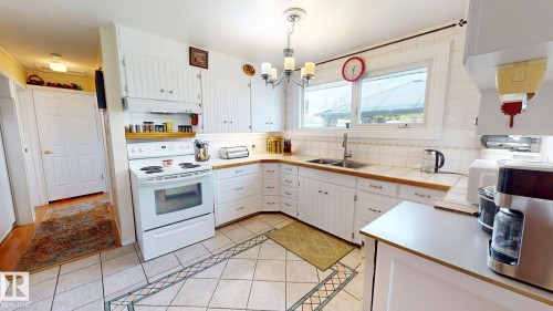 5004 50 Avenue, Evansburg, AB 