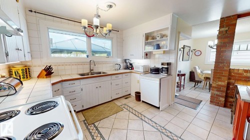 5004 50 Avenue, Evansburg, AB 