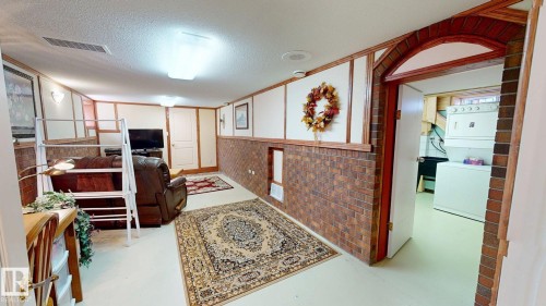 5004 50 Avenue, Evansburg, AB 