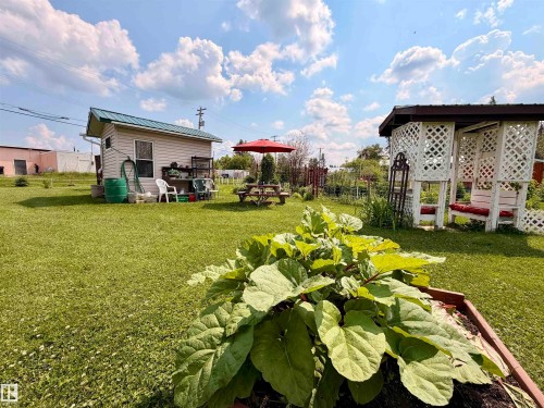 5004 50 Avenue, Evansburg, AB 