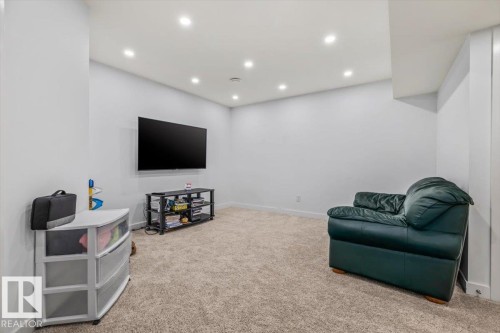 3082 Whitelaw Drive, Edmonton, AB 