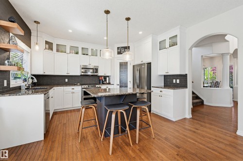 927 Hampton Court, Edmonton, AB - Indoor Photo Showing Kitchen With Upgraded Kitchen