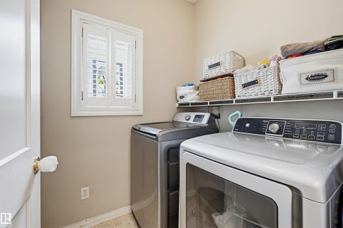 927 Hampton Court, Edmonton, AB - Indoor Photo Showing Laundry Room