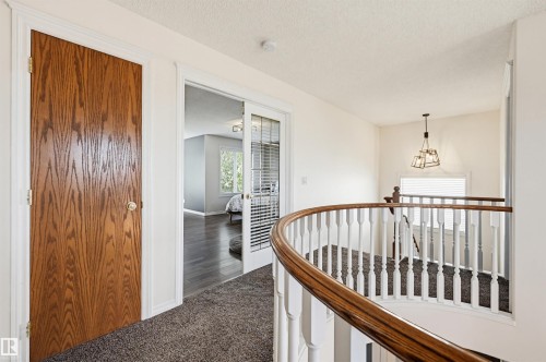 927 Hampton Court, Edmonton, AB - Indoor Photo Showing Other Room