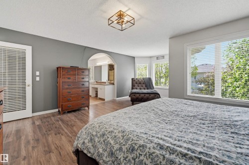 927 Hampton Court, Edmonton, AB - Indoor Photo Showing Bedroom