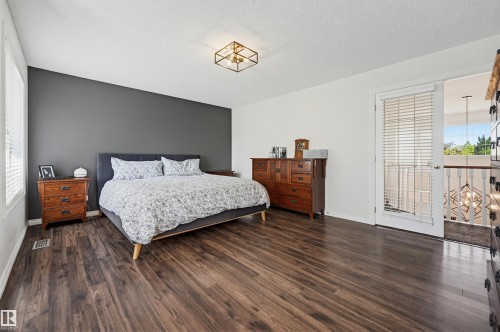 927 Hampton Court, Edmonton, AB - Indoor Photo Showing Bedroom