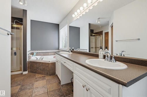 927 Hampton Court, Edmonton, AB - Indoor Photo Showing Bathroom