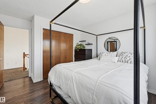 927 Hampton Court, Edmonton, AB - Indoor Photo Showing Bedroom