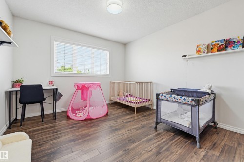 927 Hampton Court, Edmonton, AB - Indoor Photo Showing Bedroom