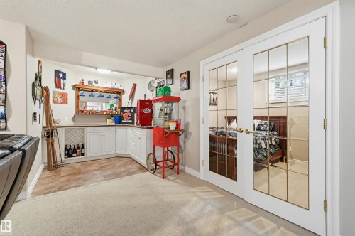 927 Hampton Court, Edmonton, AB - Indoor Photo Showing Other Room
