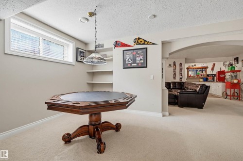 927 Hampton Court, Edmonton, AB - Indoor Photo Showing Other Room