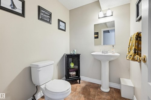 927 Hampton Court, Edmonton, AB - Indoor Photo Showing Bathroom