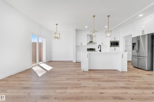 Open-concept kitchen and living area featuring wood-finish flooring - 523 Kleins Court, Leduc, AB - Indoor Photo Showing Kitchen