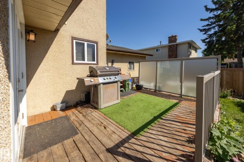 Outdoor wooden deck featuring a frosted privacy screen - 17328 106 Street, Edmonton, AB 