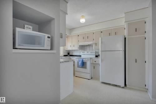 3806 33 Avenue, Leduc, AB - Indoor Photo Showing Kitchen