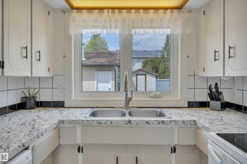3806 33 Avenue, Leduc, AB - Indoor Photo Showing Kitchen With Double Sink