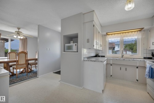 3806 33 Avenue, Leduc, AB - Indoor Photo Showing Kitchen