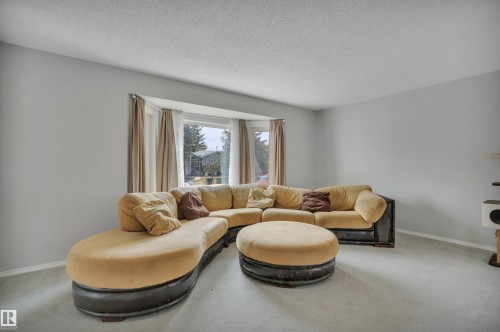 3806 33 Avenue, Leduc, AB - Indoor Photo Showing Living Room