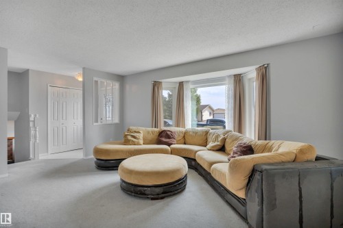 3806 33 Avenue, Leduc, AB - Indoor Photo Showing Living Room