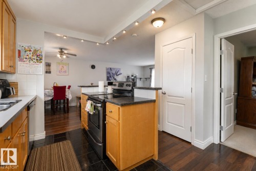 4620 37A Avenue, Edmonton, AB - Indoor Photo Showing Kitchen
