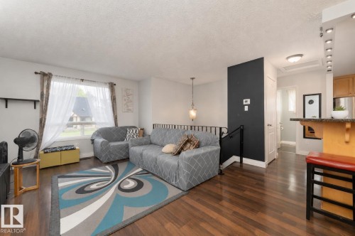 4620 37A Avenue, Edmonton, AB - Indoor Photo Showing Living Room