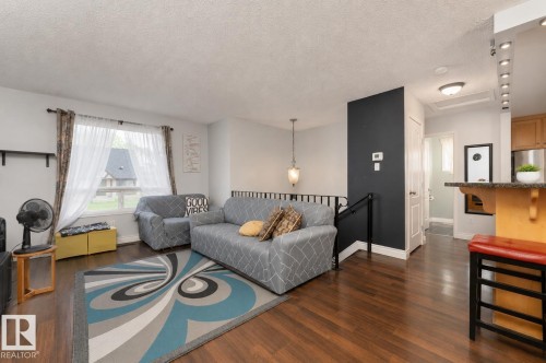 4620 37A Avenue, Edmonton, AB - Indoor Photo Showing Living Room